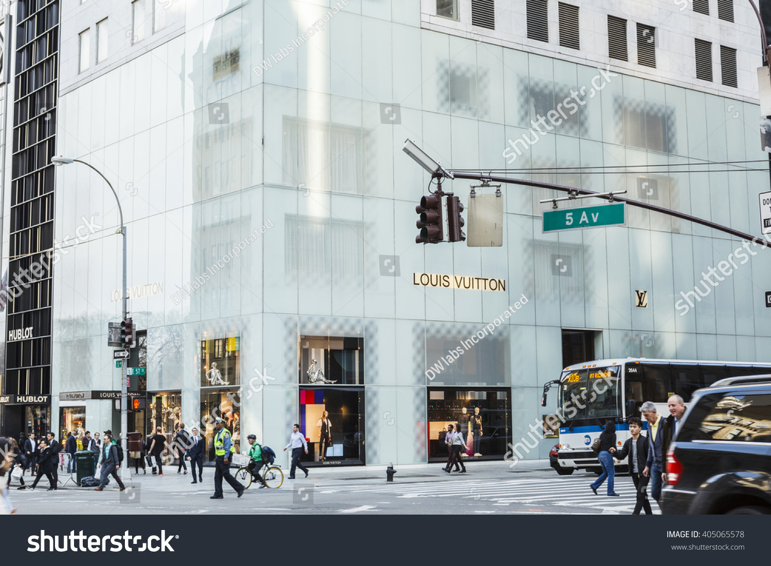 Louis Vuitton store front entrance in 1 East 57th Street, Manhattan, NYC.  Stock Photo