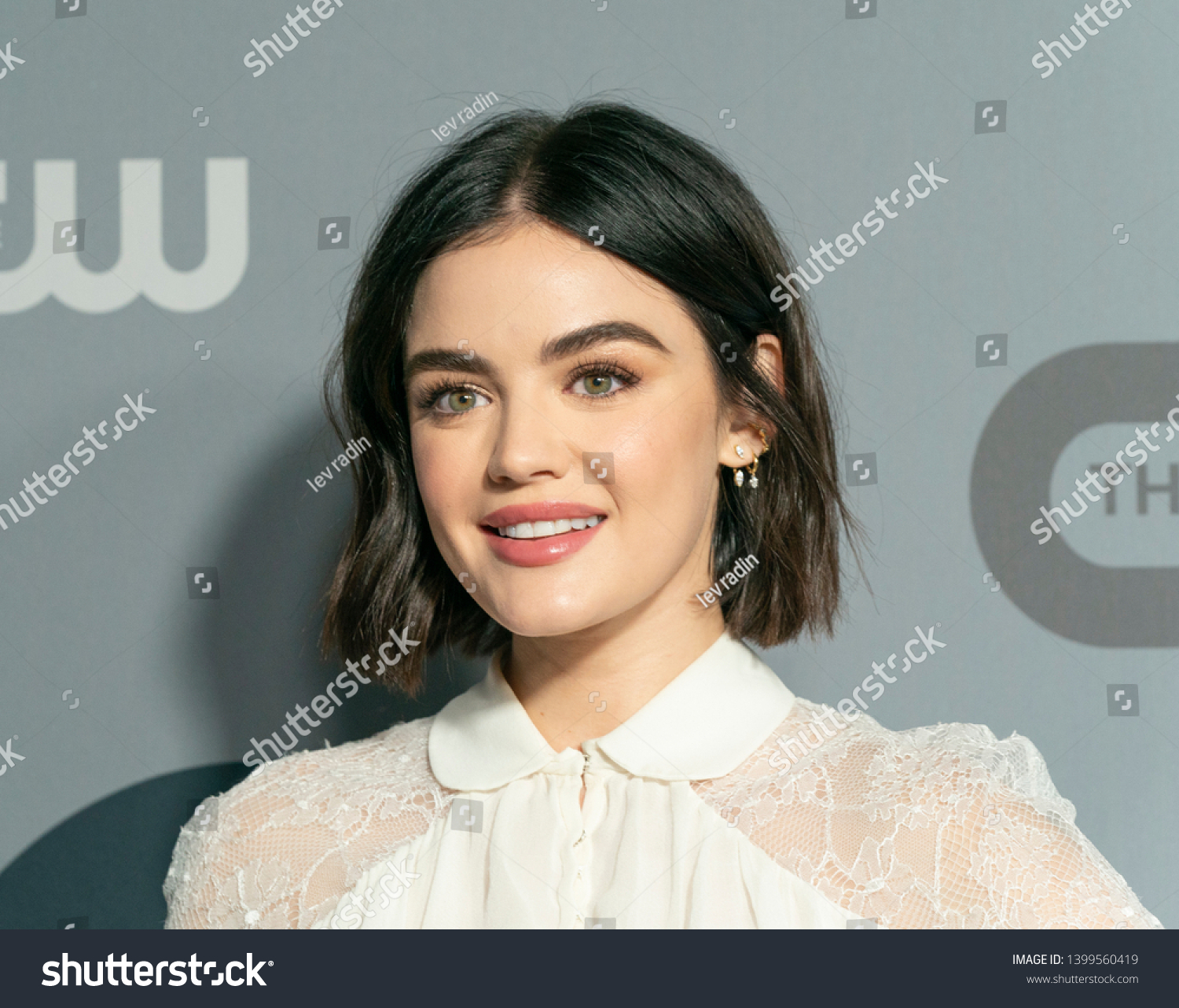 1168 Imágenes De Lucy Hale Imágenes Fotos Y Vectores De Stock Shutterstock 