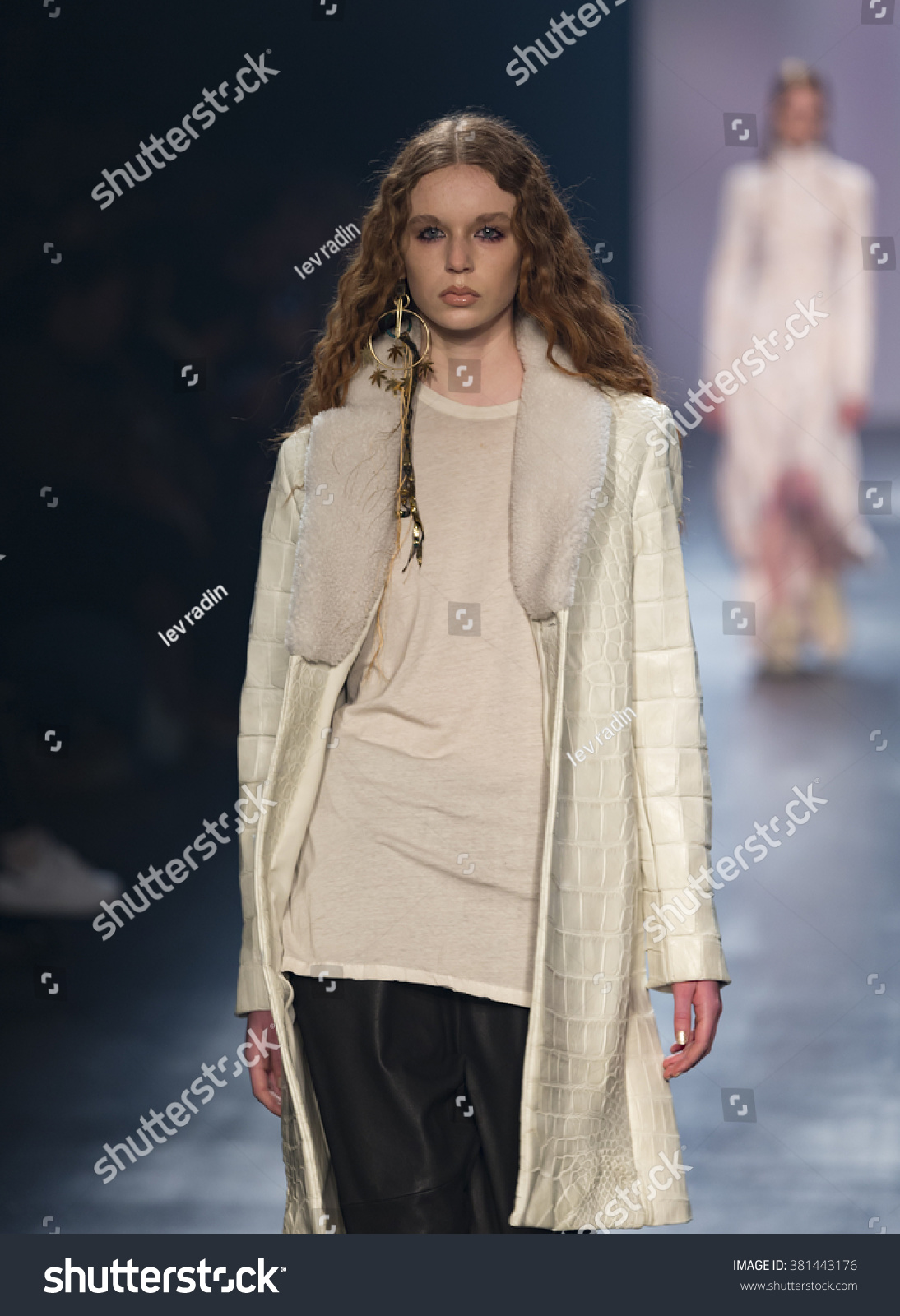 Shoes Casual with jeans, Will gucci ams new smartband personal assistant Webster Sophia spring collection pictures, Cavalli roberto spring