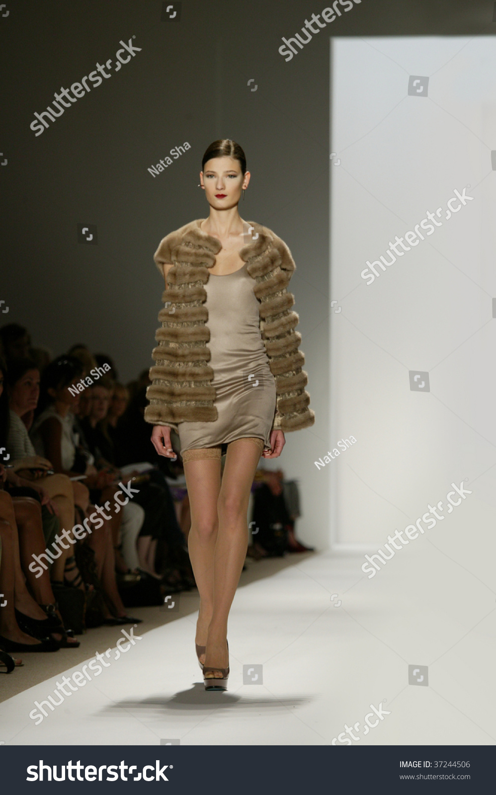 NY Fashion Week 09: Betsey Johnson SpringSummer2010 images NY Fashion Week 09: Betsey Johnson SpringSummer2010 pictures