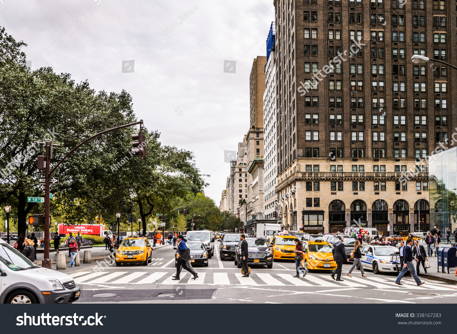 New York, Usa - Sep 22, 2015: Architecture Of The Fifth Avenue, 10.0 Km ...