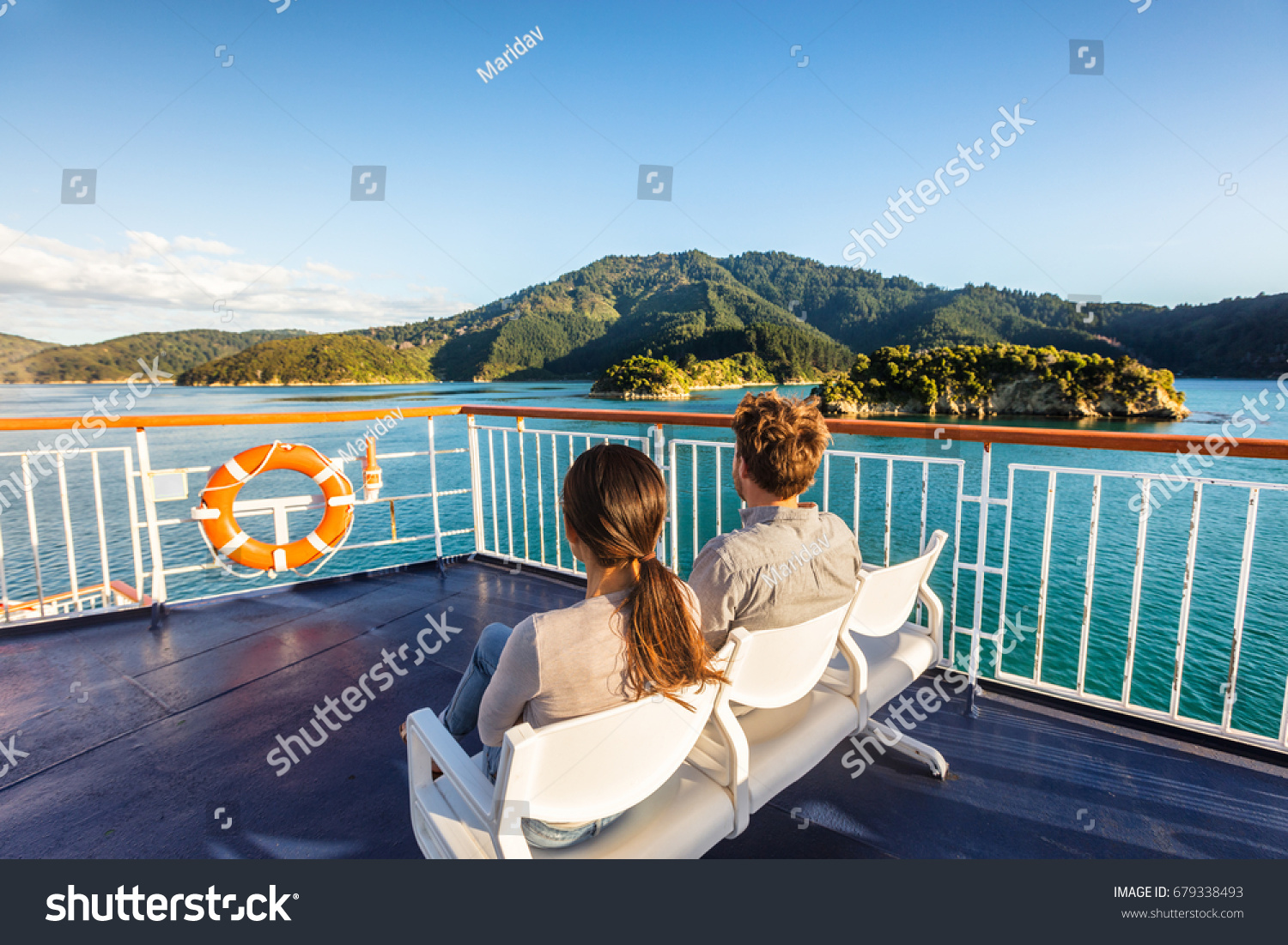 small ship cruise around new zealand