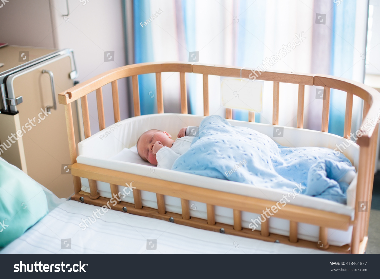 newborn baby bedroom