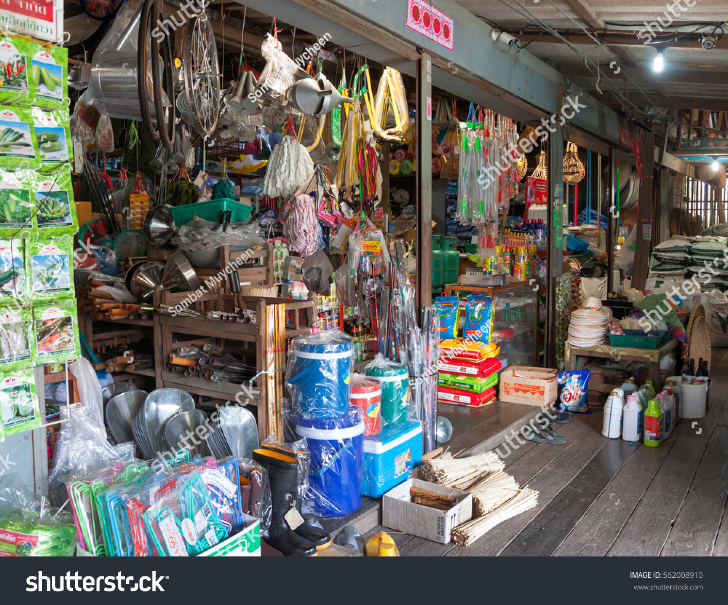 How to equip a small store 1 How to equip a small store 4