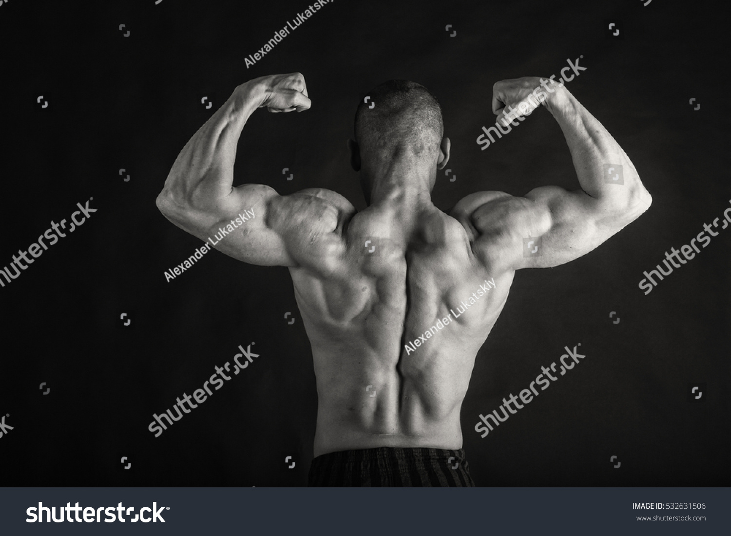 4,030 Bodybuilder flexing muscles show to Images, Stock Photos ...