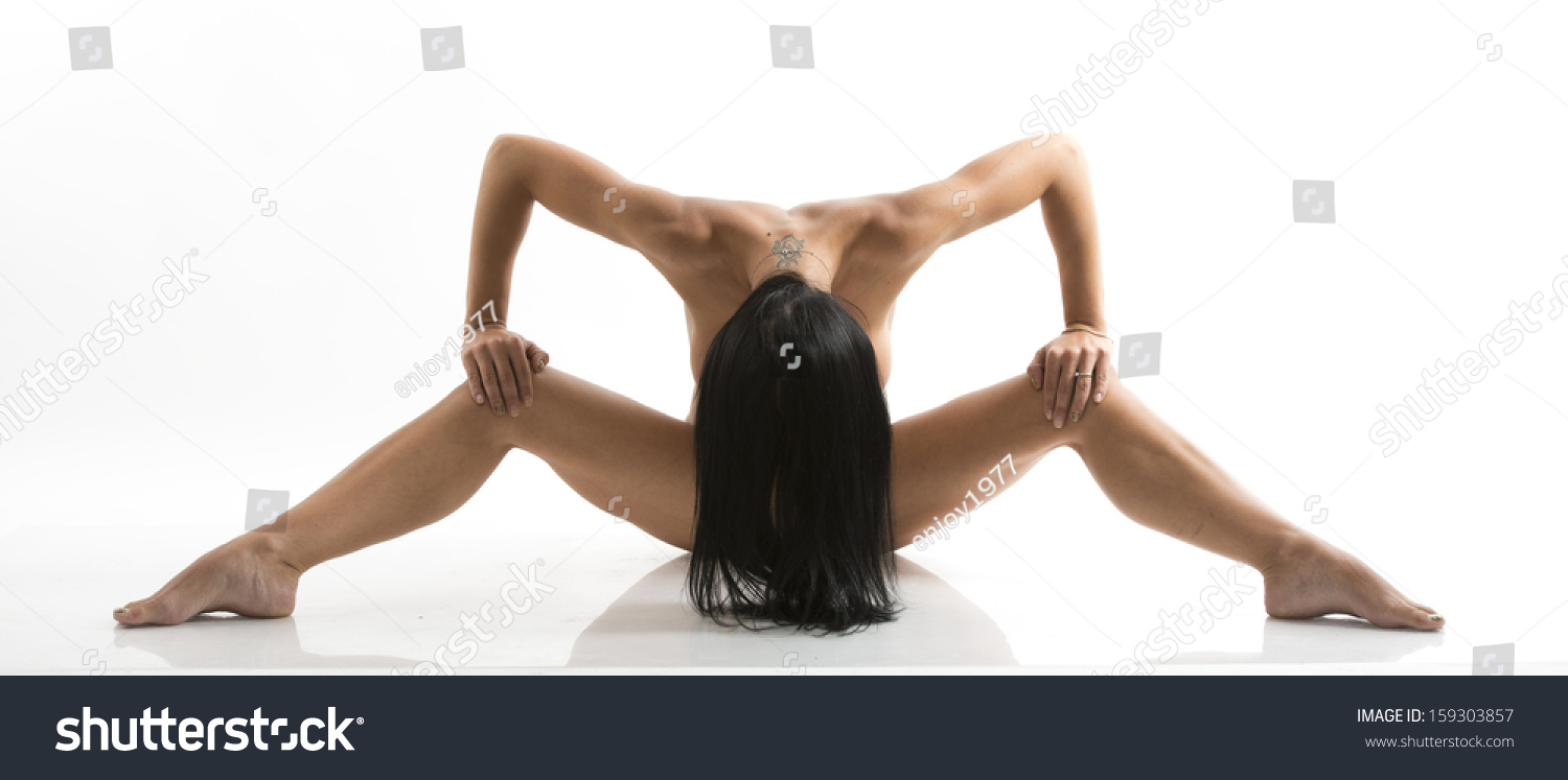girl doing gymnastic nude