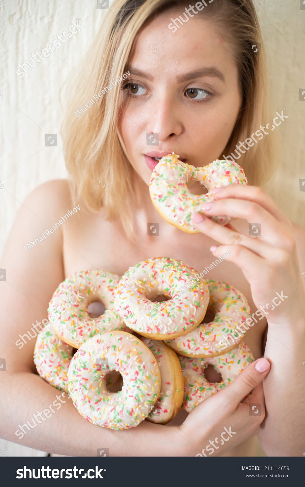 Nude Girl Eating