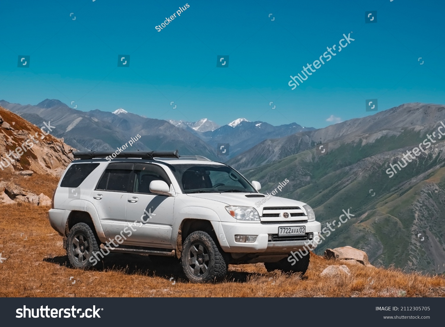 Offroad Suv Mountains Toyota 4runner Snowy Stock Photo 2112305705 ...