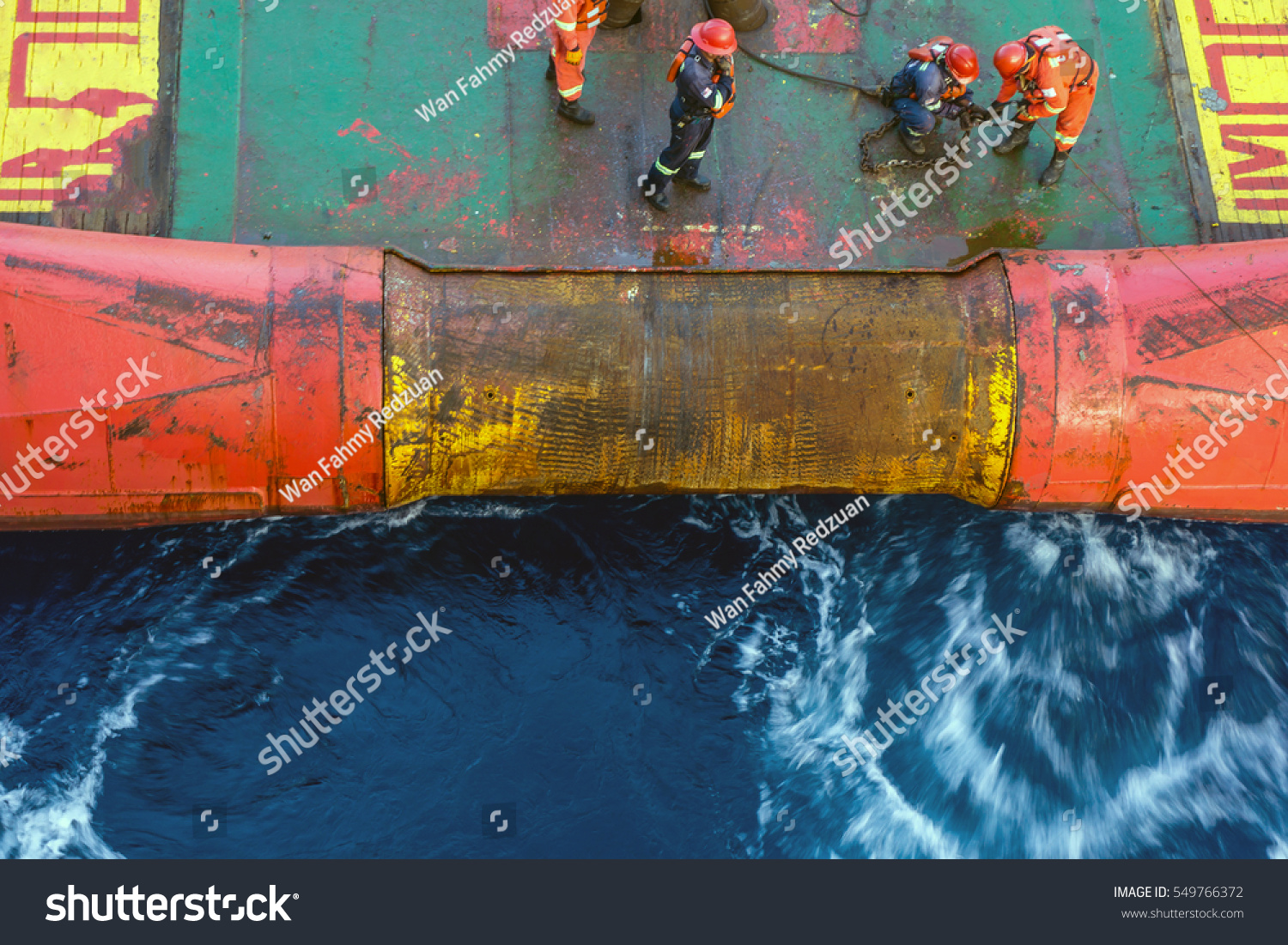 Offshore Workers Working On Anchor Handling Stock Photo 549766372 ...