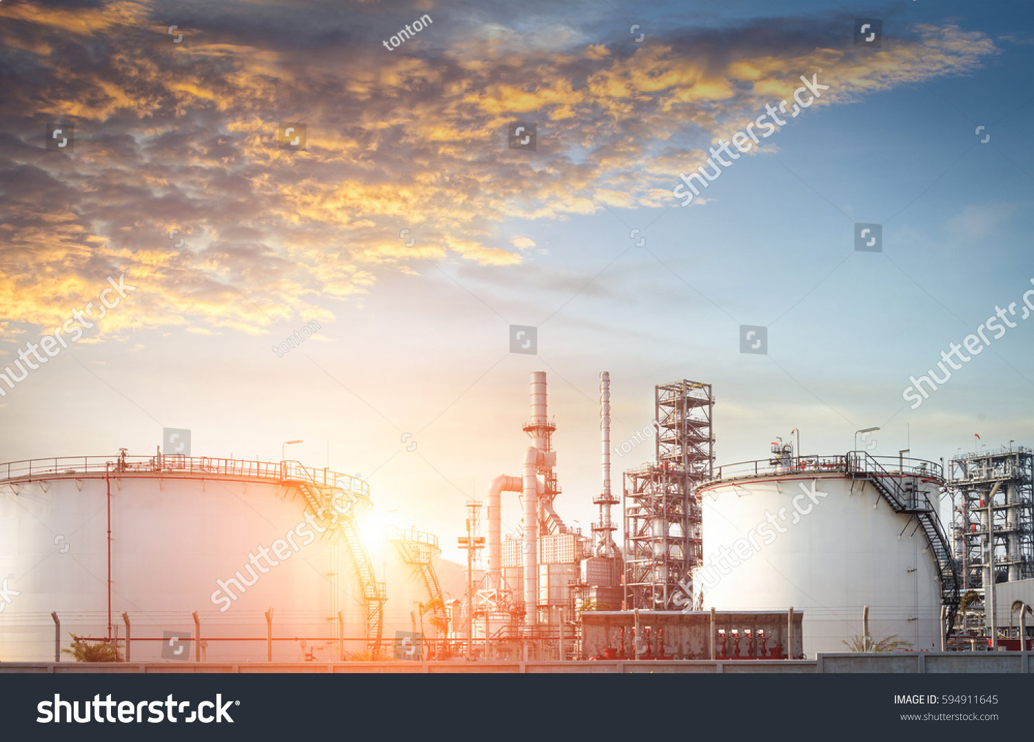 Oil Refinery Oil Industry Stock Photo 594911645 - Shutterstock