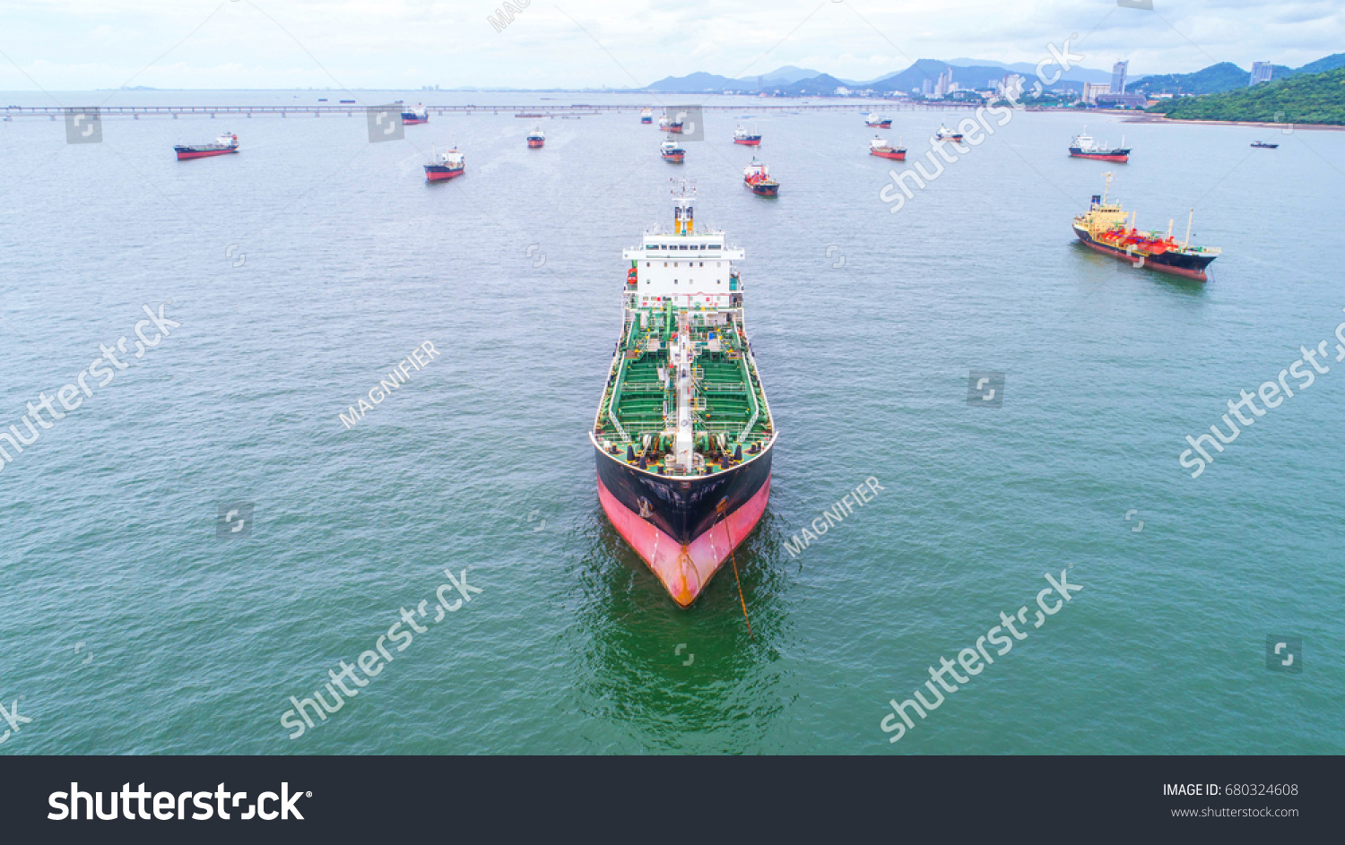 Oil Tanker Gas Tanker High Searefinery Stock Photo 680324608 - Shutterstock
