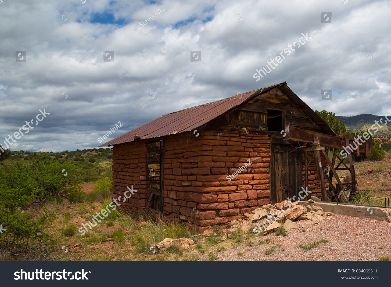 Old Abandoned Pumphouse Cabin Springtime Sedona Stock Photo Edit