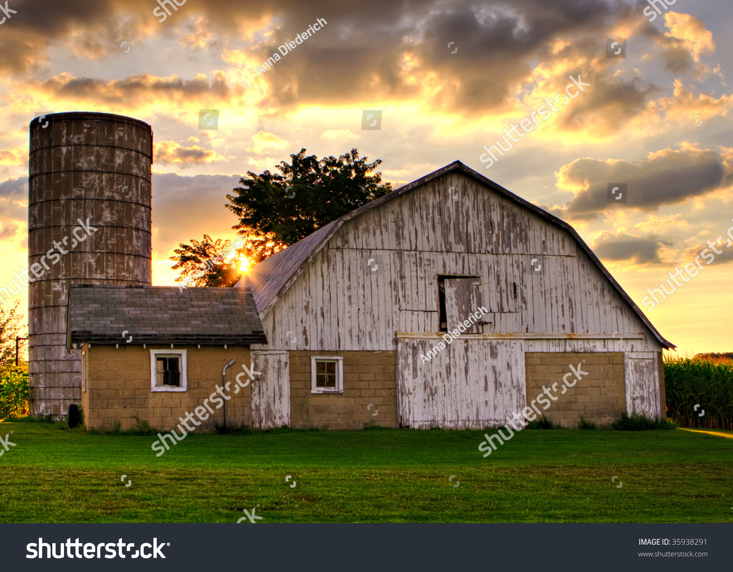 Old Barn Sunset Stock Photo 35938291 - Shutterstock