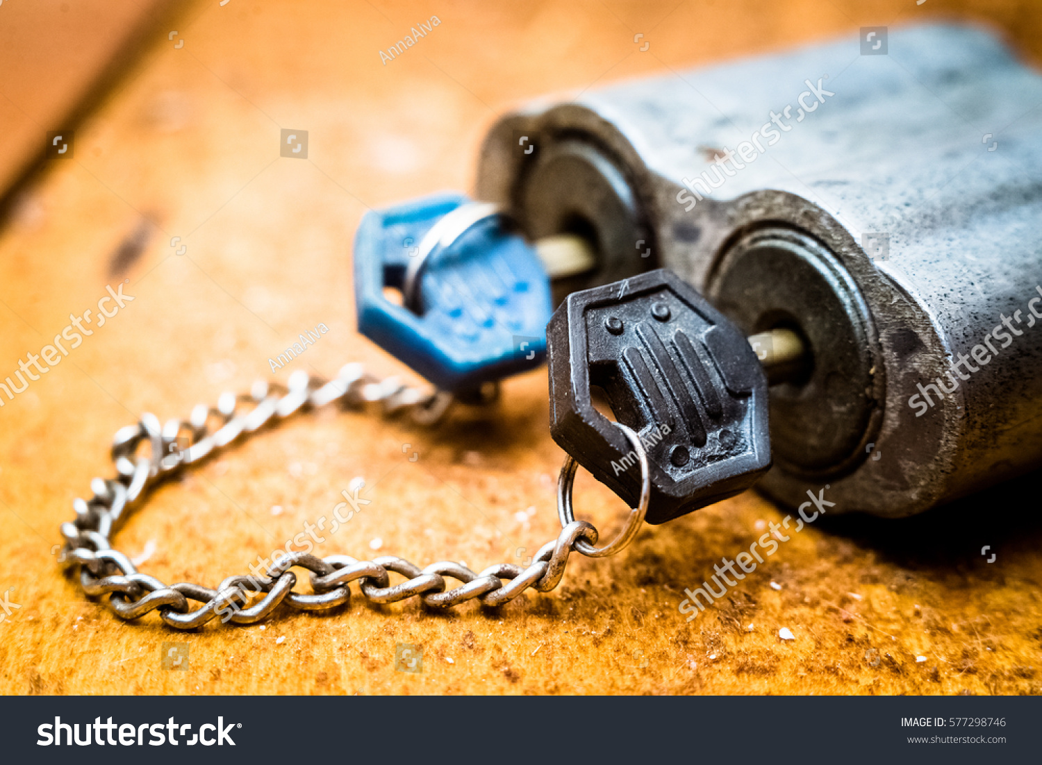 big chain lock