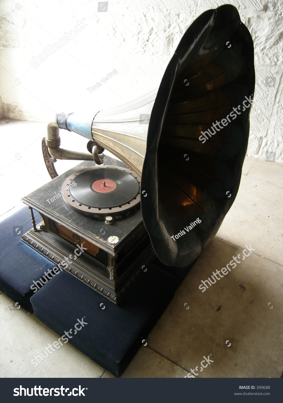 Old Gramophone Stock Photo 399688 : Shutterstock