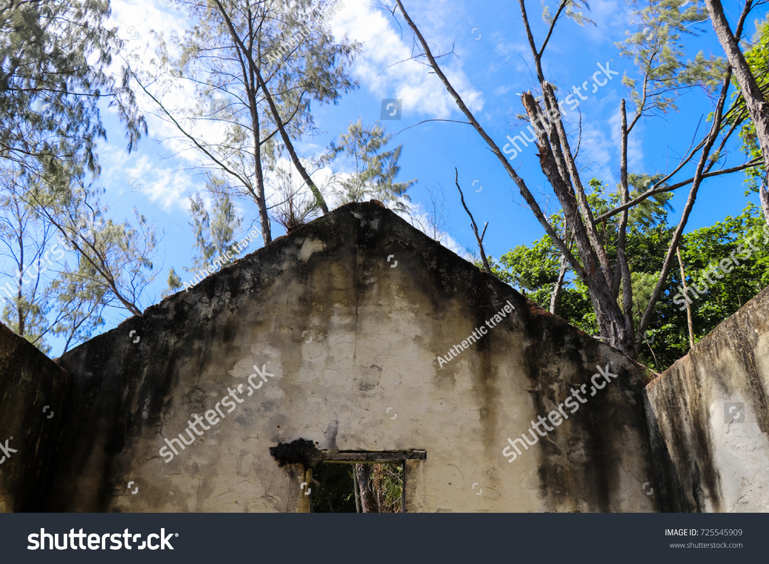 Old House Near Caiman Beach La Stock Photo Edit Now