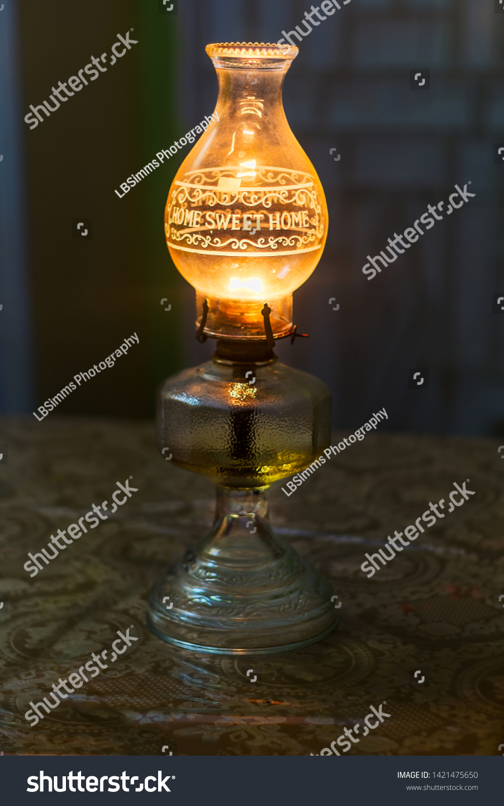 كمان تحطيم سوف تفعل  Old Kerosene Oil Lamp St Ann Stock Photo 1421475650 | Shutterstock