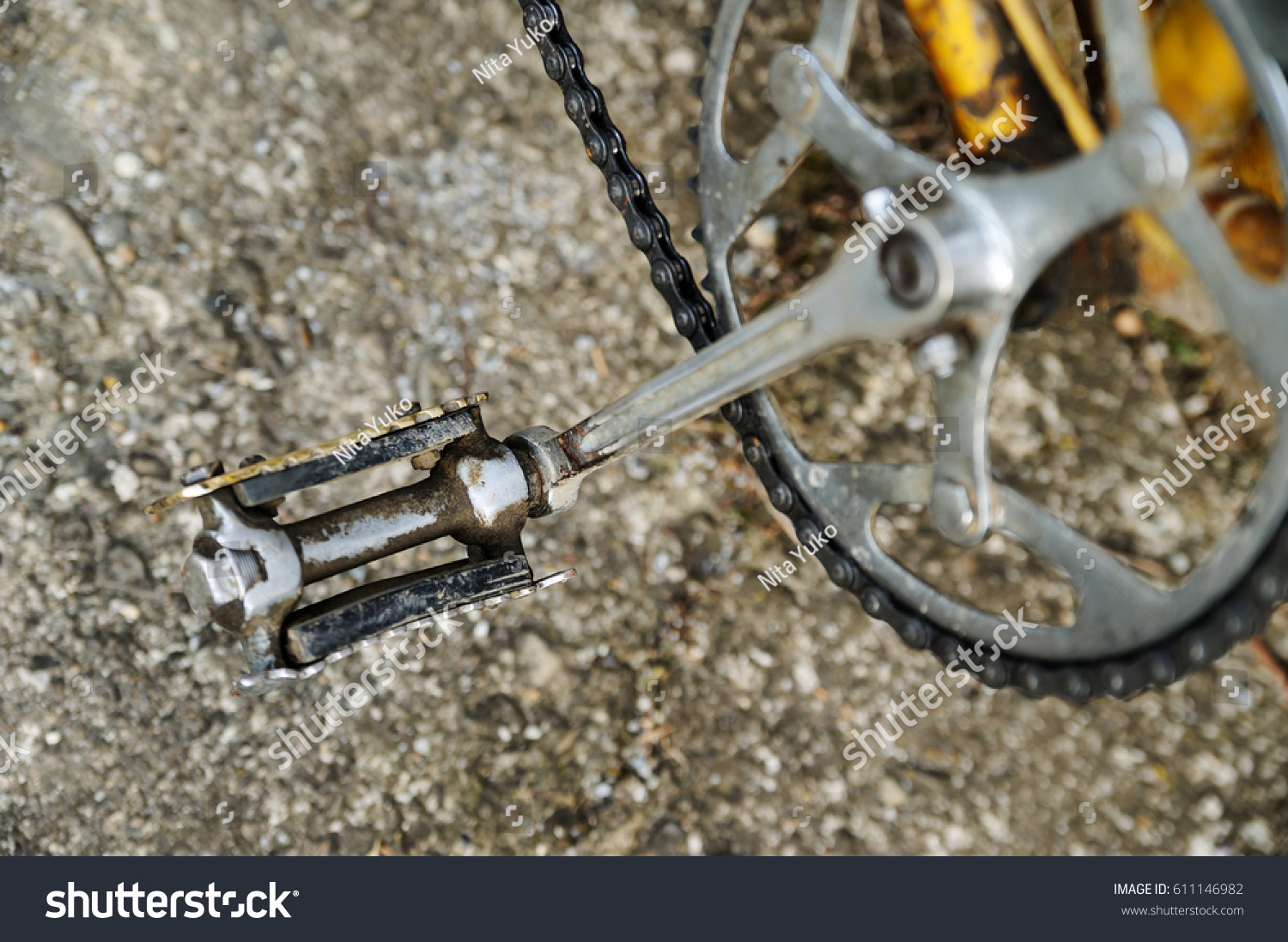 old metal bike pedals