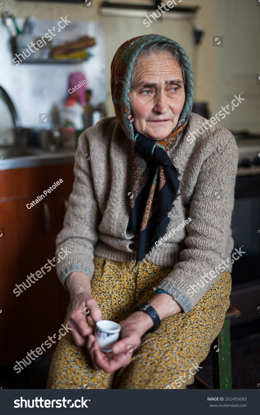 7 602 Imágenes De Romanian Old People Imágenes Fotos Y Vectores De Stock Shutterstock