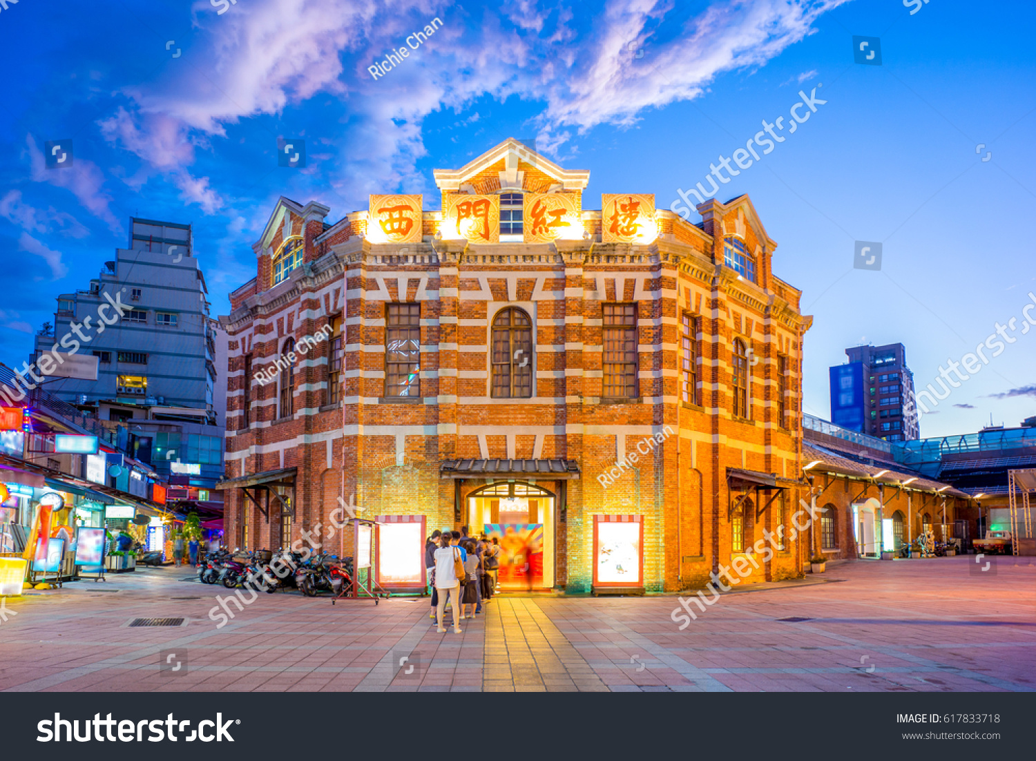 chicago-theater-sign-free-stock-photo-public-domain-pictures