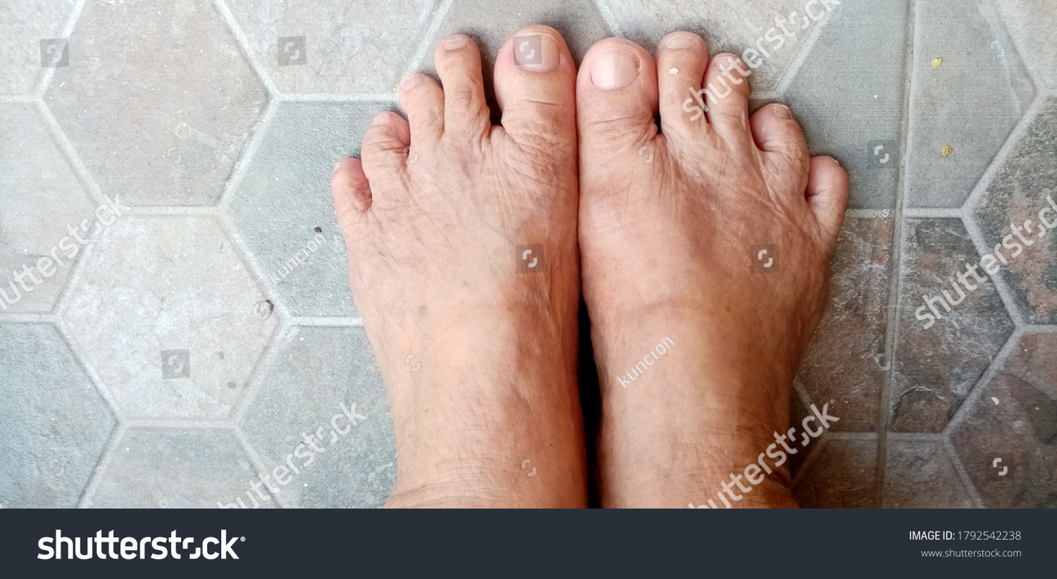 Hawt wrinkled older soles