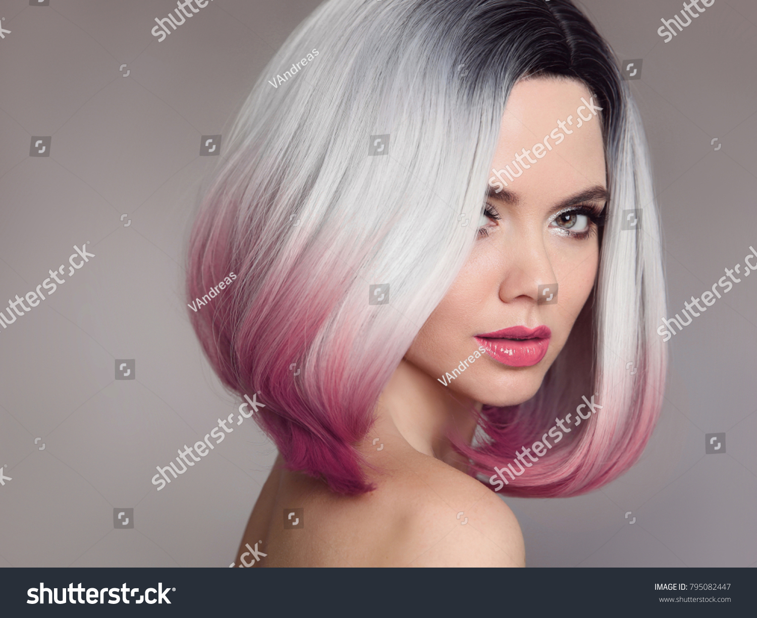 オンブル ボブ ショート ヘアスタイル 美しい髪の色の女性