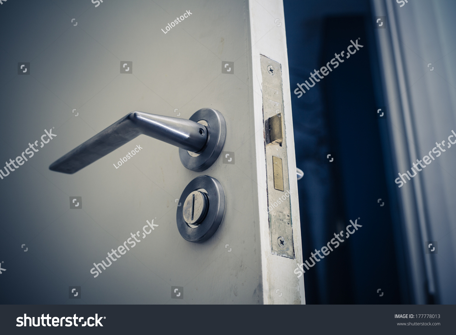 164 Night apartment entry Images, Stock Photos & Vectors | Shutterstock