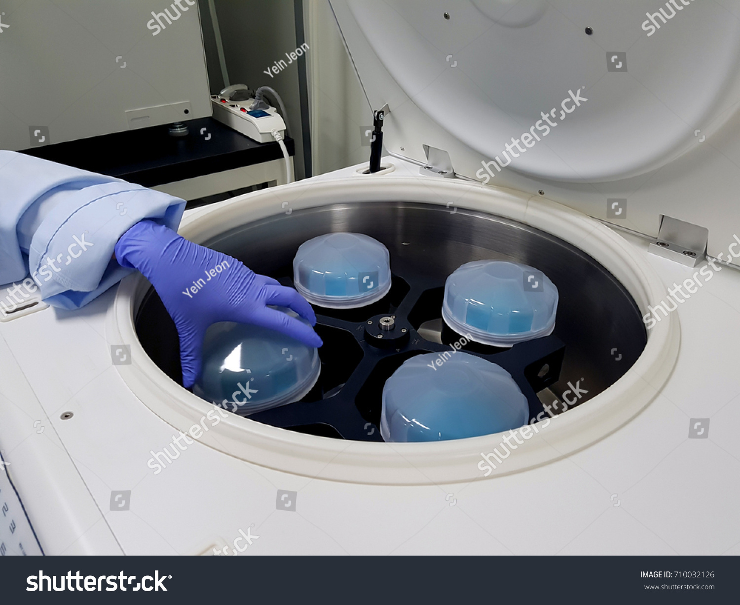 Operate Centrifuge Stock Photo 710032126 | Shutterstock