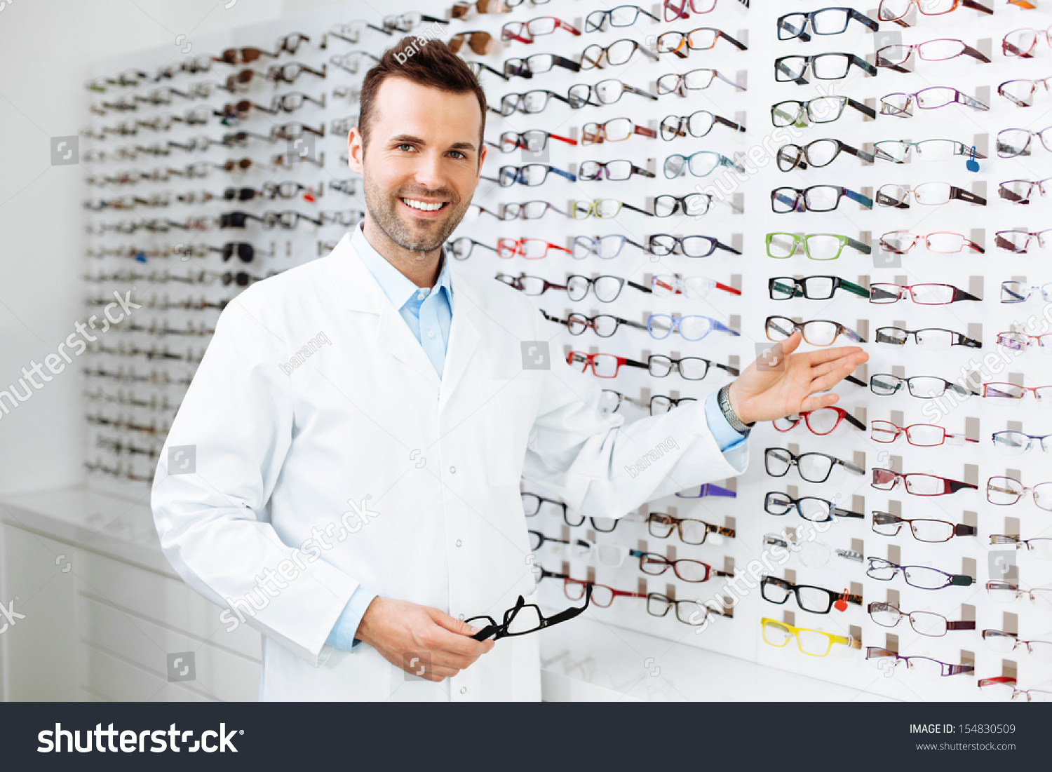 Optician Selling Glasses Eye Doctor Optometris Stock Photo 154830509 ...