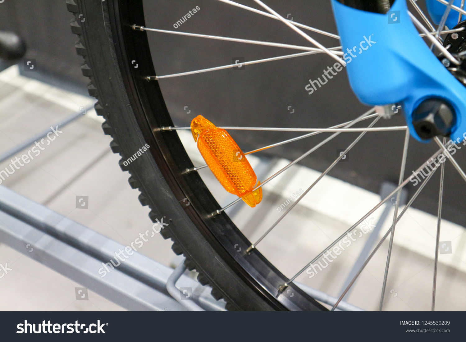 reflectors on bike wheels