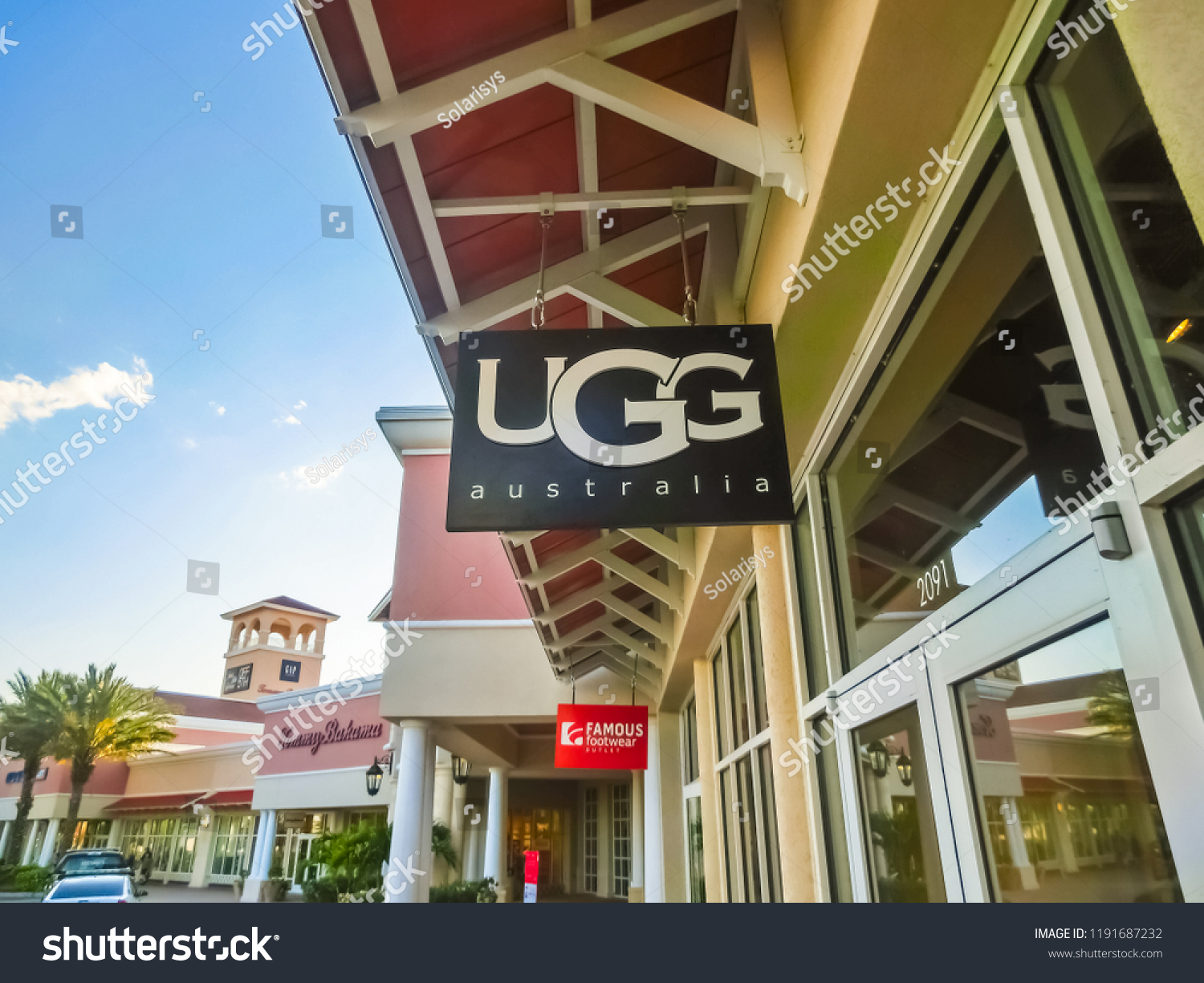 ugg store premium outlets