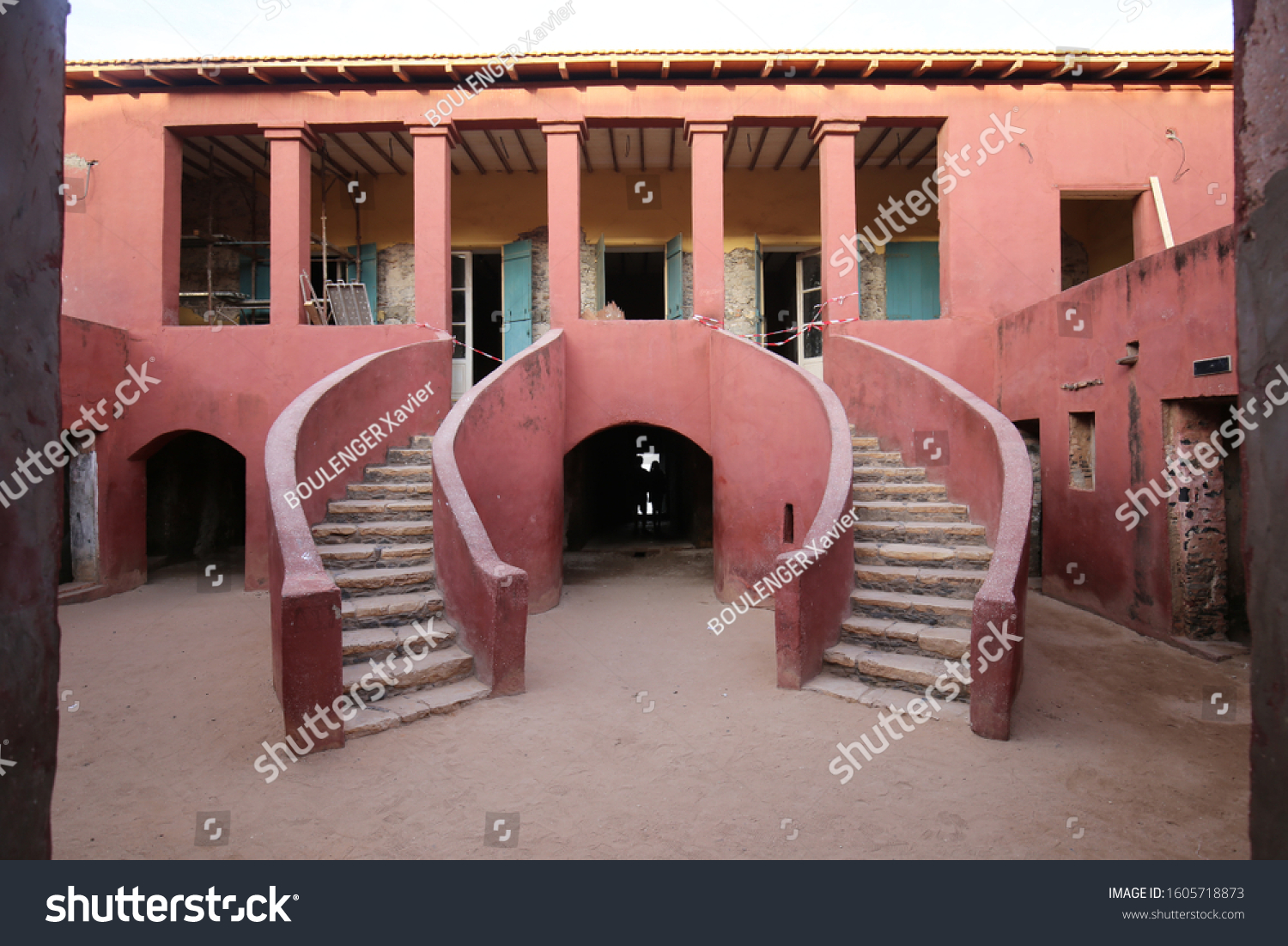 22 Maison Des Esclaves Gambar Foto Stok And Vektor Shutterstock