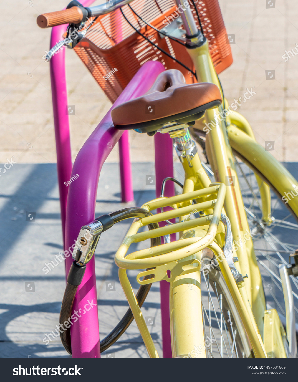 pale yellow bike