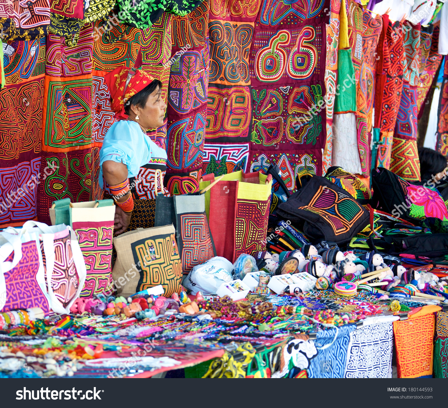 Panama City, Panama - January 18, 2014: A Kuna Woman Selling Molas In ...