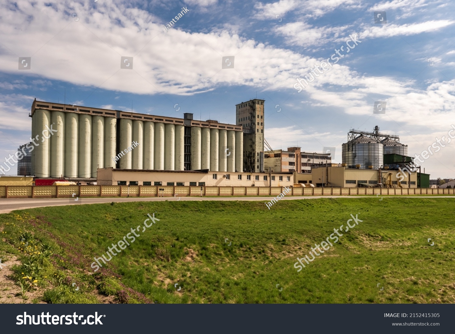 24,140 Grain silo image Images, Stock Photos & Vectors | Shutterstock