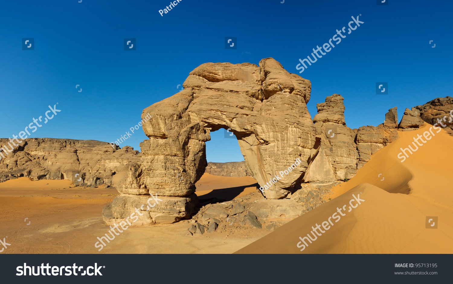 Panoramic View Of Natural Arch In The Akakus Mountains, Sahara Desert ...