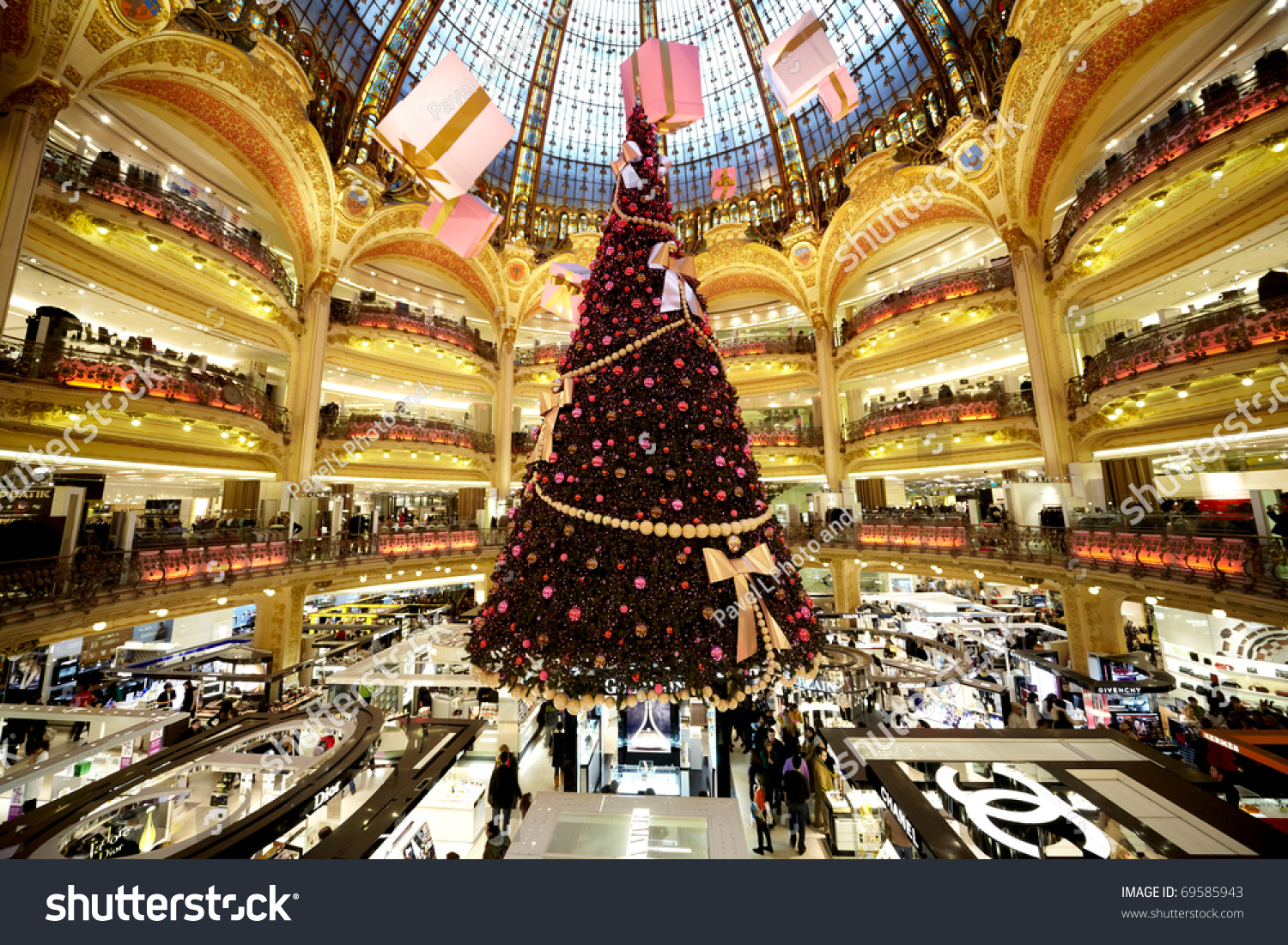 Paris - December 30: The Christmas Tree At Galeries Lafayette, Trade ...