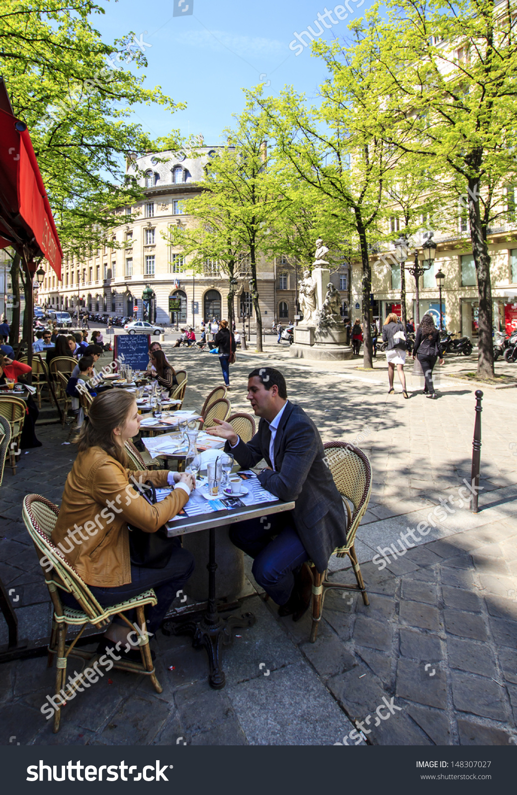 Paris France April 24 Woman Man Stock Photo Edit Now 148307027