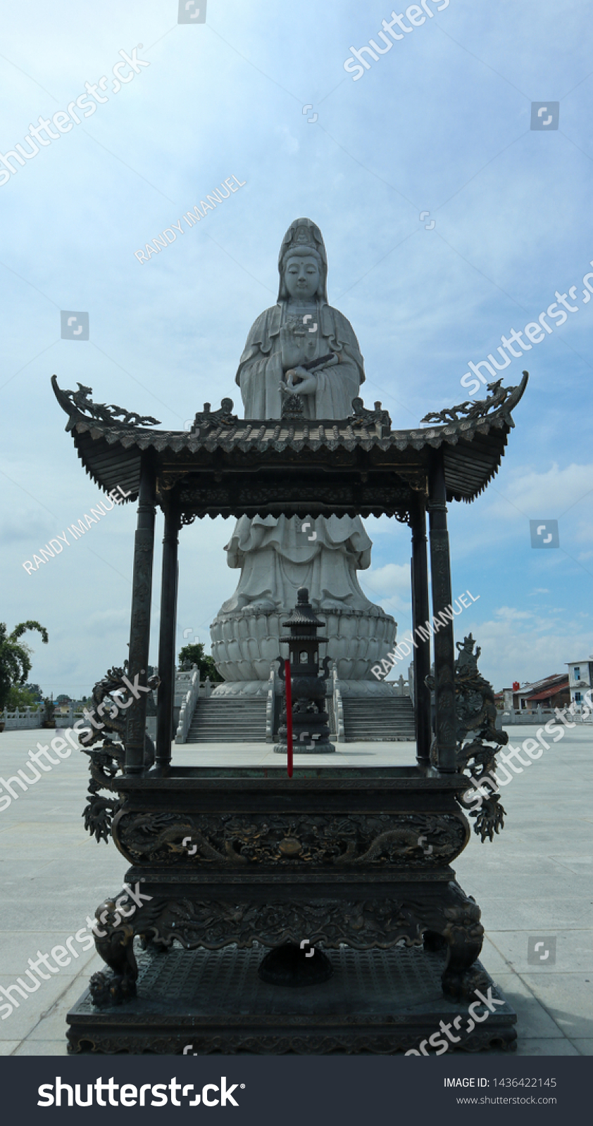 Patung Dewi Kwan Im Statue Dewi Stock Photo Edit Now 1436422145