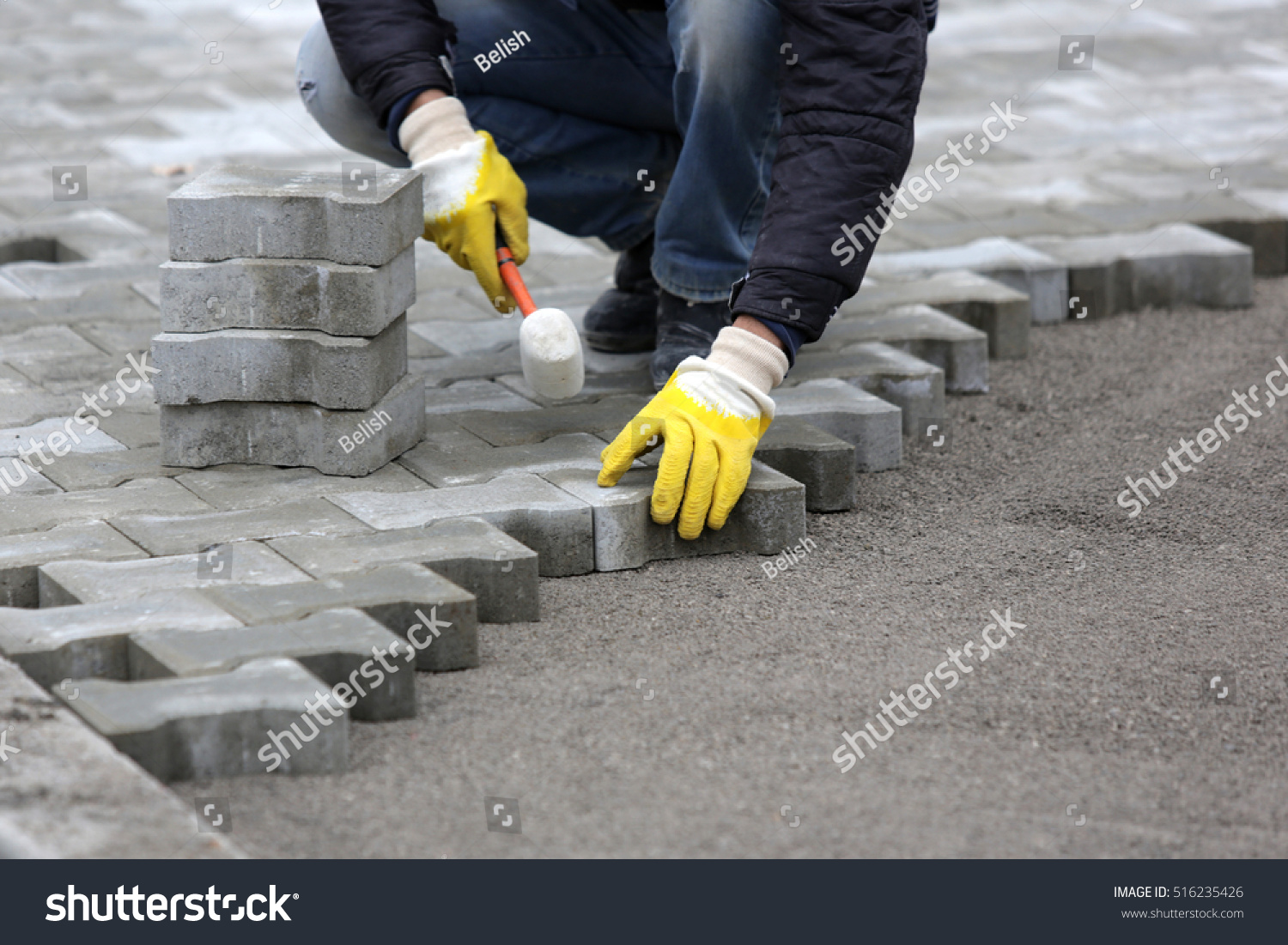 5 letter word for stone worker