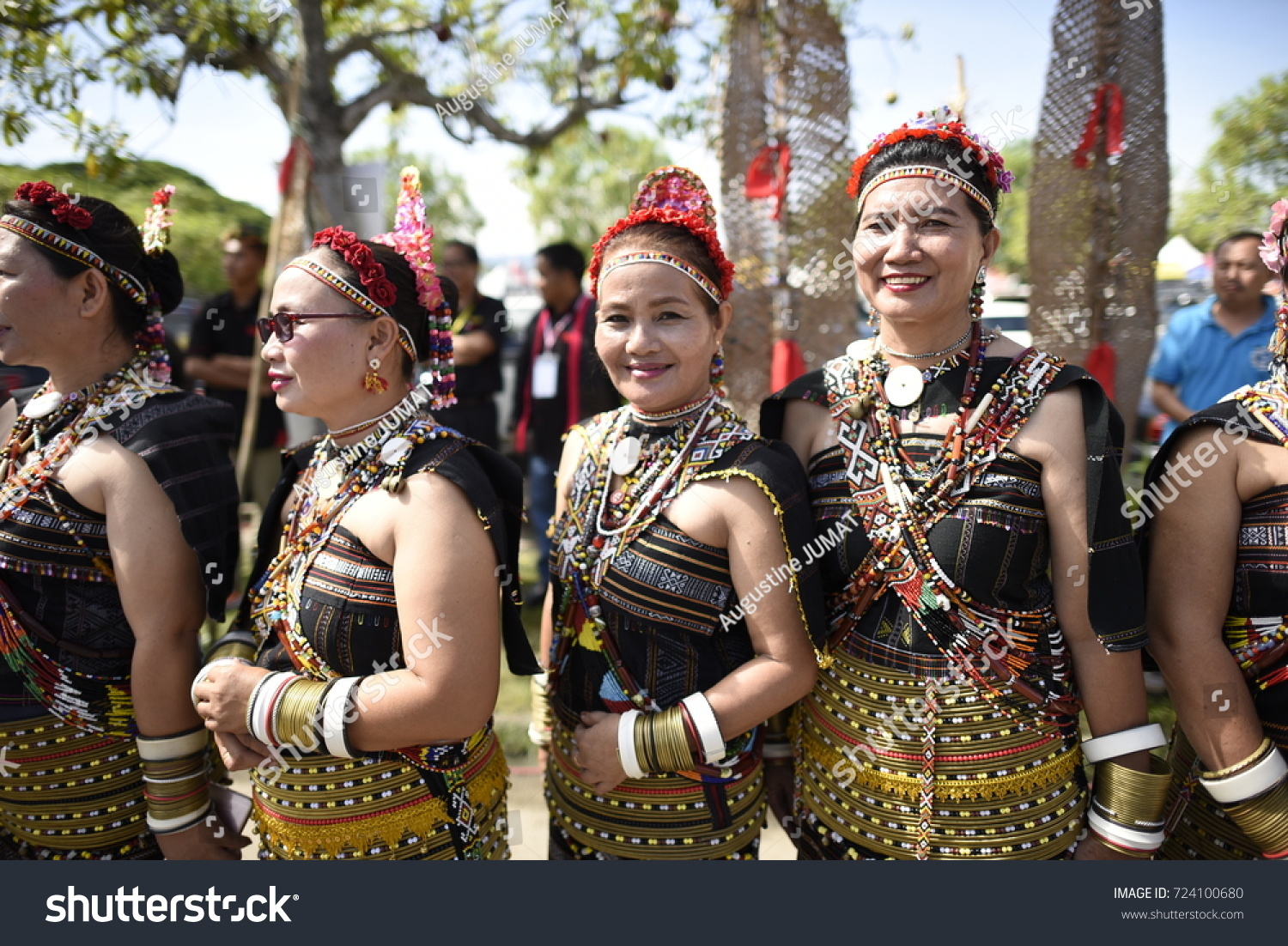 Penampangsabahmay 302017group People Sabah Traditional Costume Stock ...