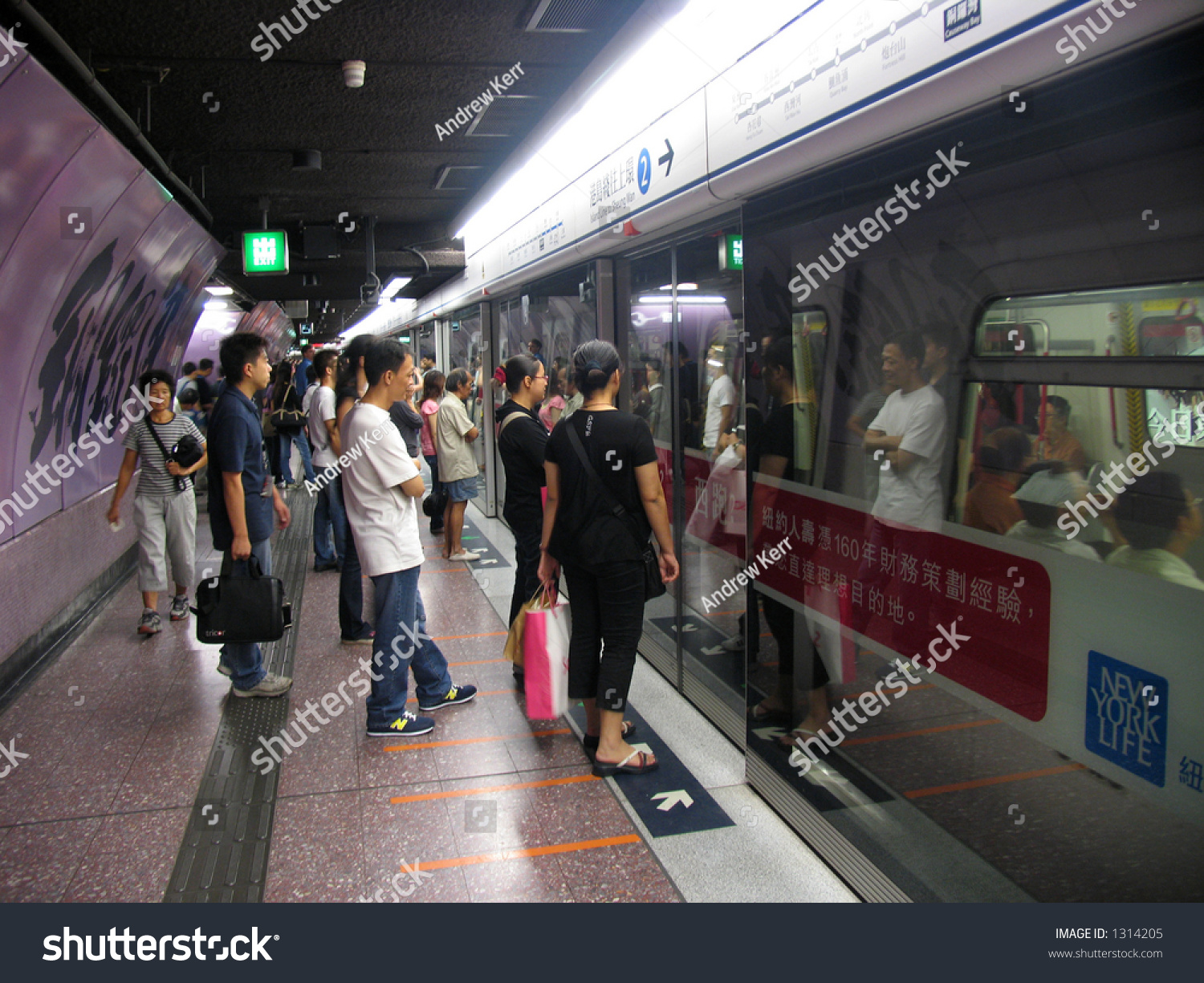 People Waiting On A Platform In The Hong Kong Mtr Underground System ...