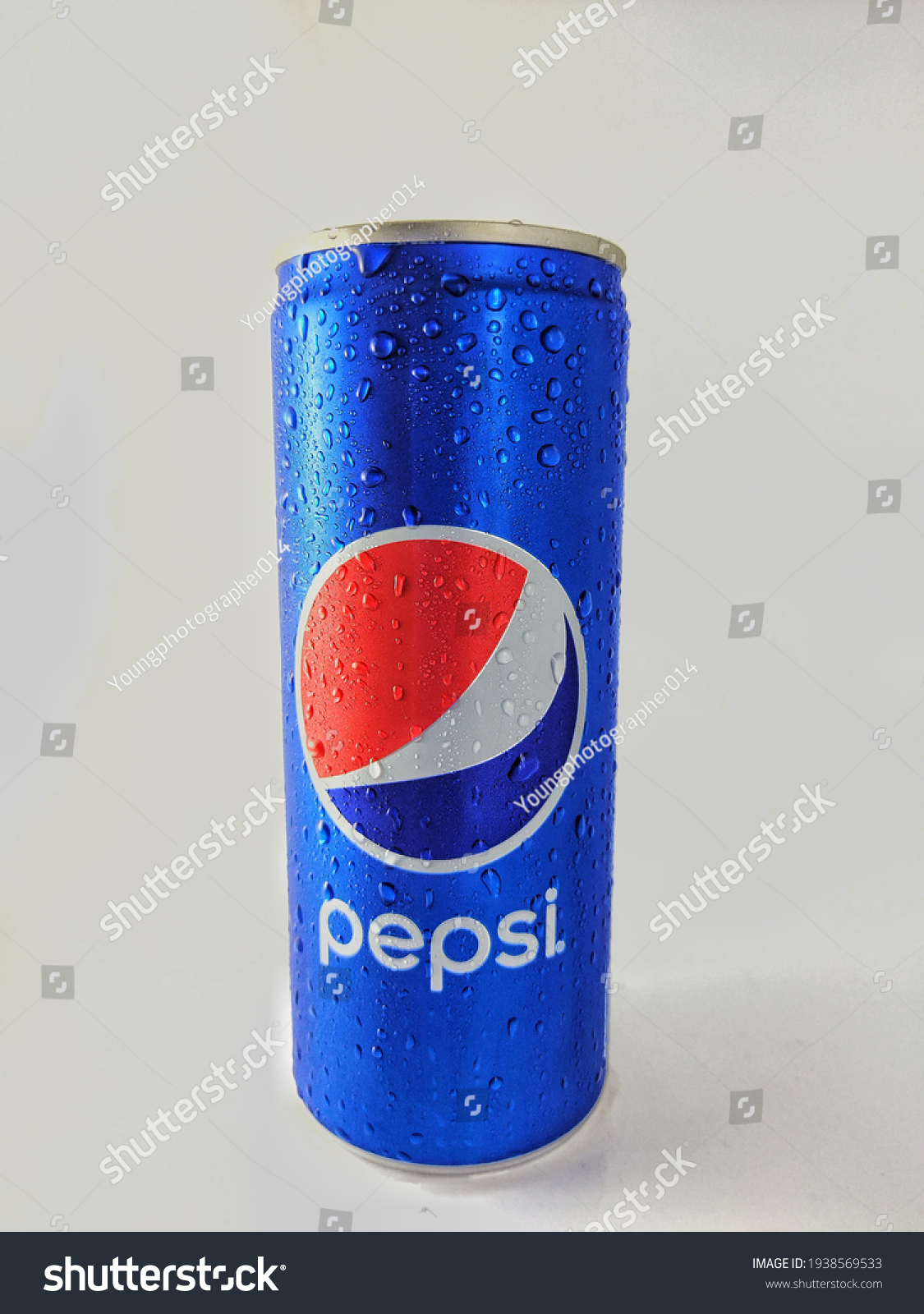 Pepsi Soda Can Covered Sprinkles Water Stock Photo 1938569533 ...