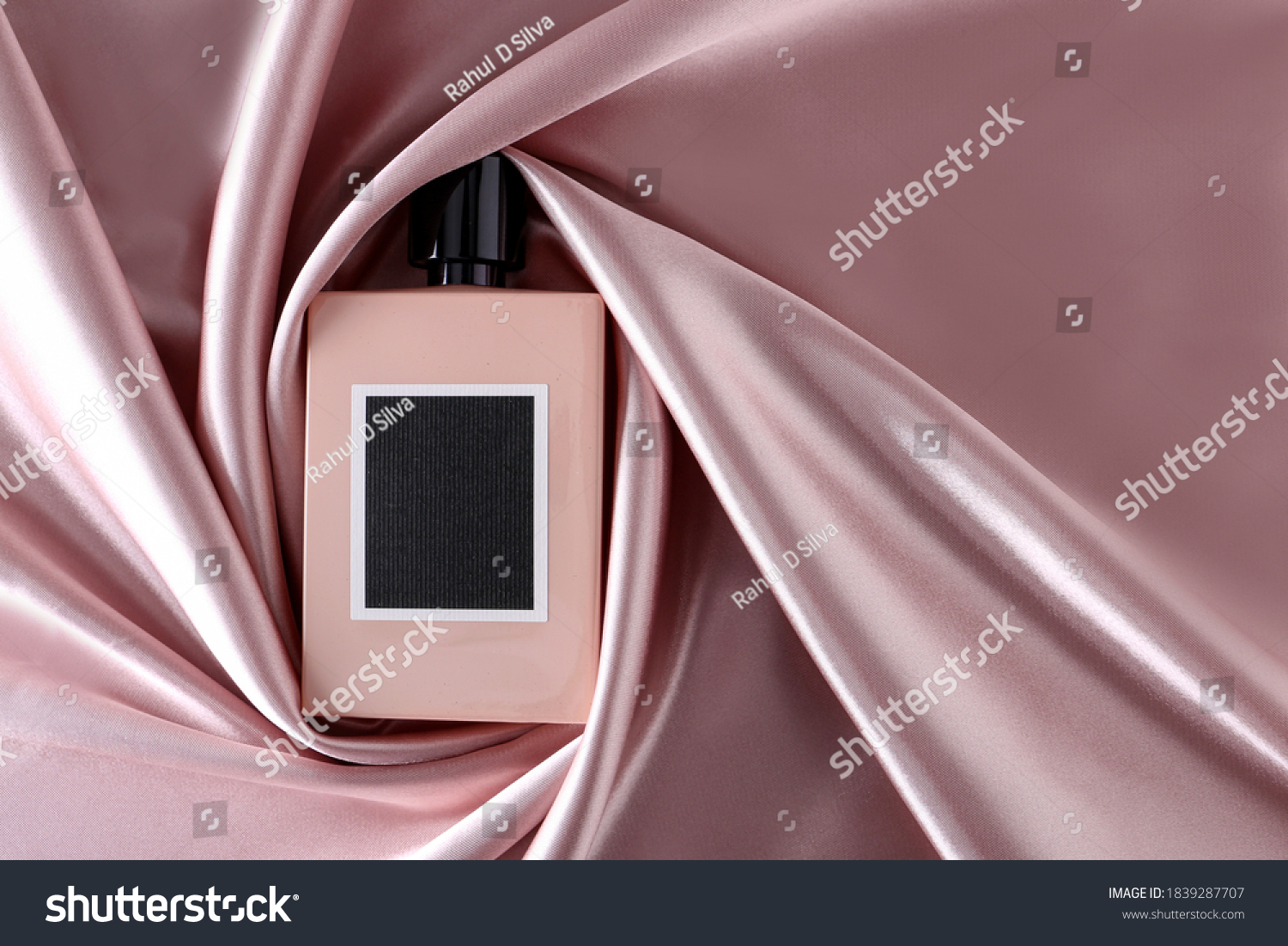 Perfume bottle wallpaper Images, Stock Photos & Vectors | Shutterstock