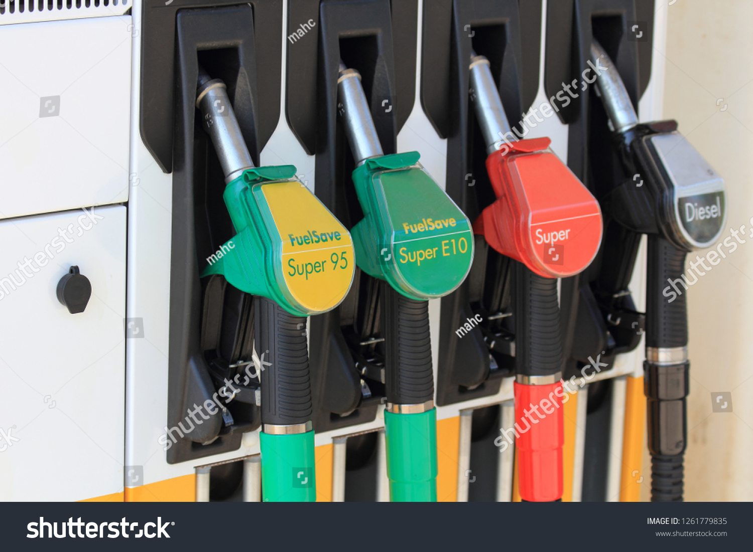 19 Super 98 petrol Images, Stock Photos & Vectors | Shutterstock