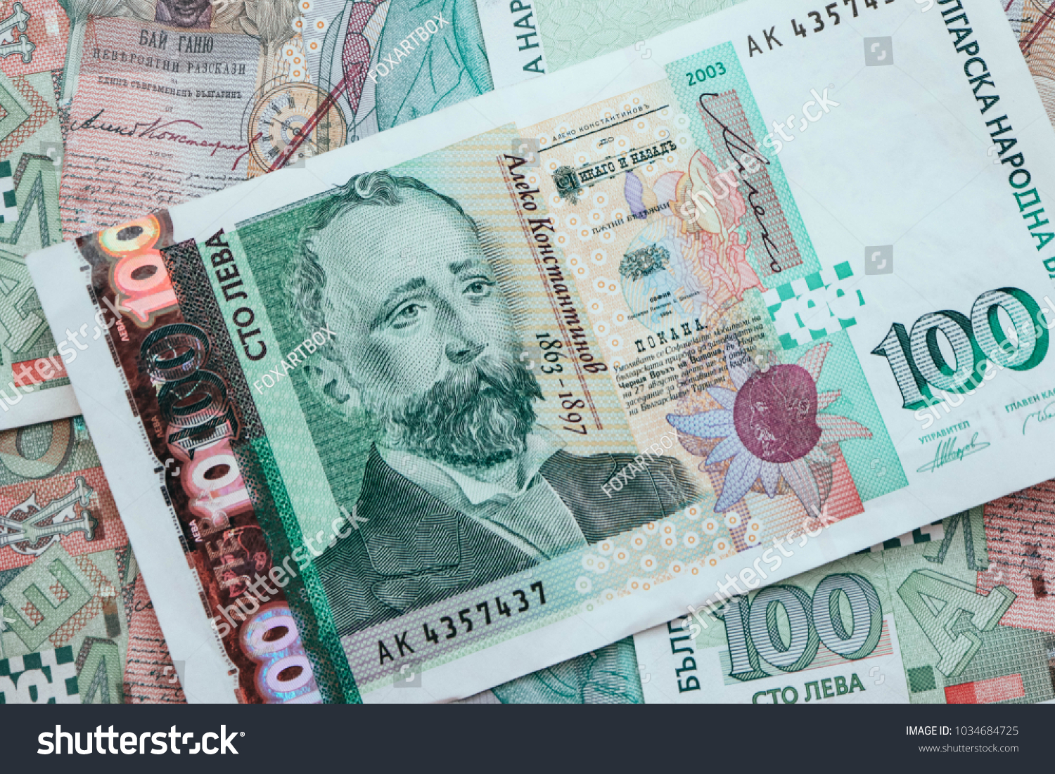 What objects are depicted on EURO bills of different denominations Why them What objects are depicted on EURO bills of different denominations Why them