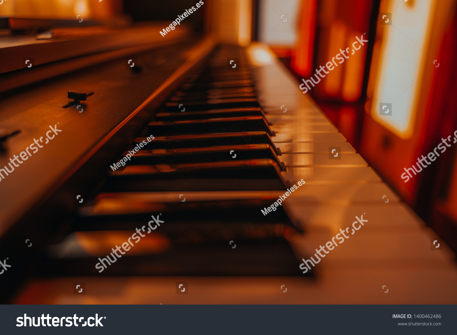 Piano Keys Side View Piano Keyboard: foto stock (editar agora