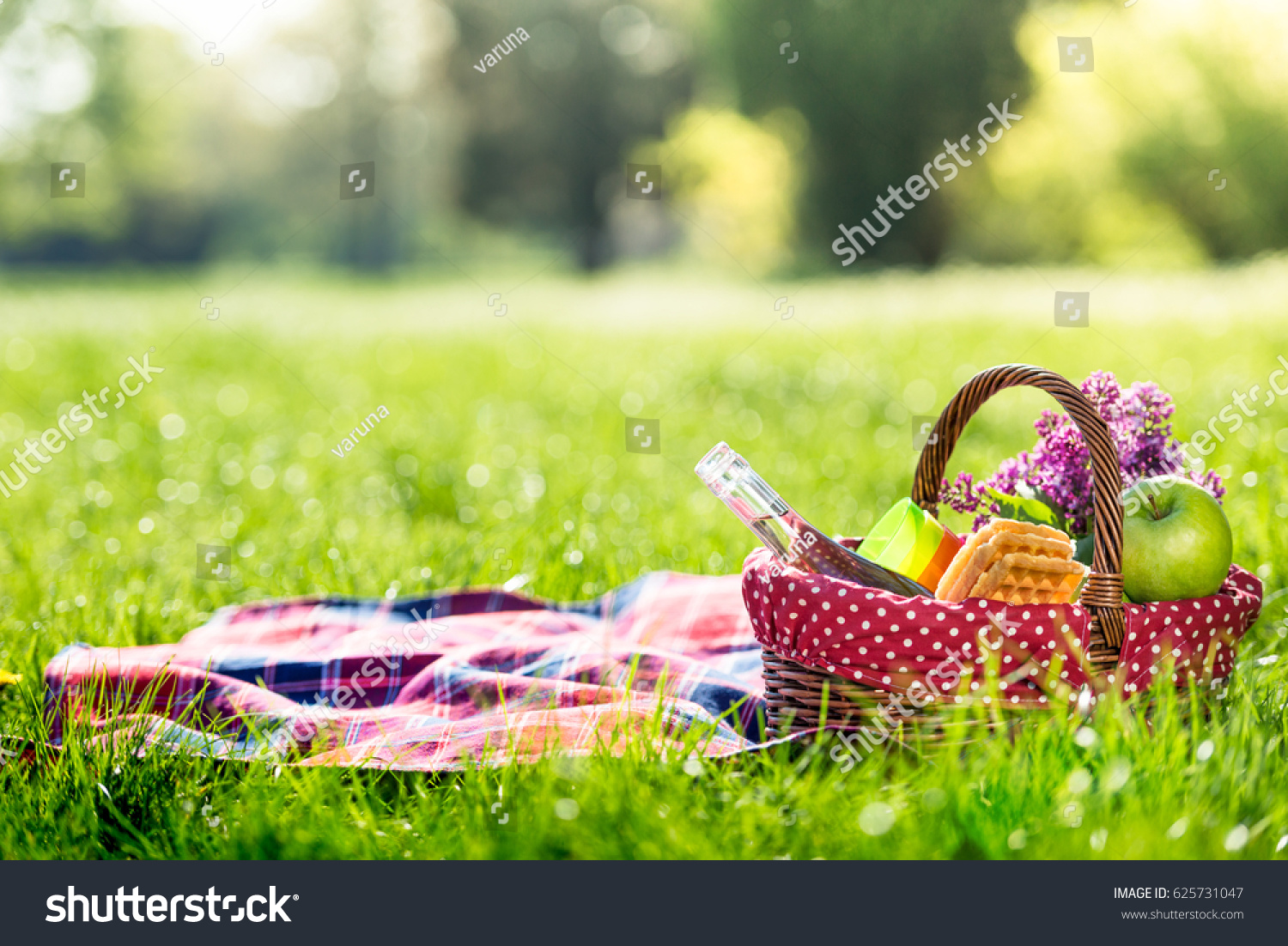 picnic basket with blanket