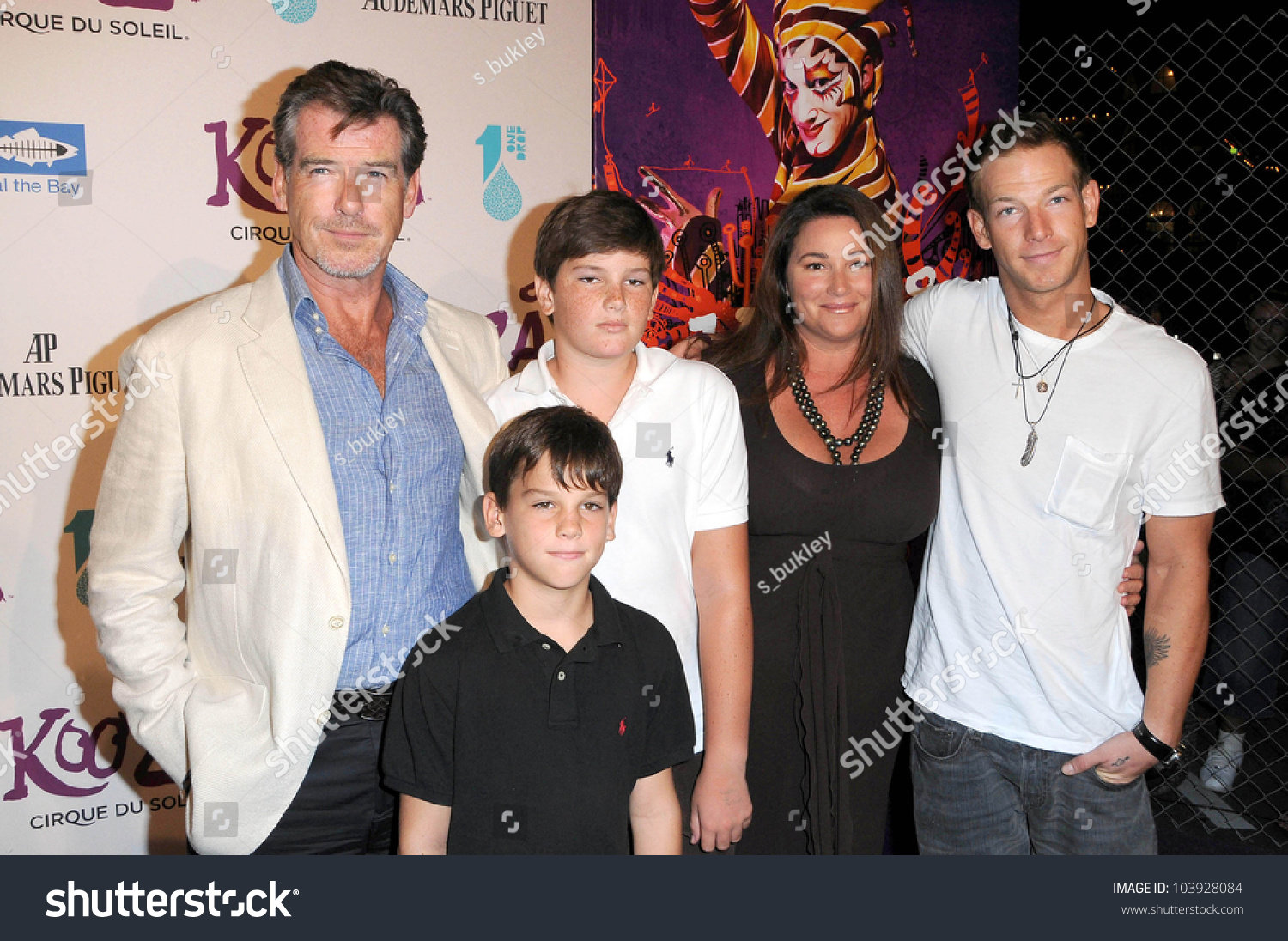 Pierce Brosnan Keely Shaye Smith Family Stock Photo 103928084 - Shutterstock