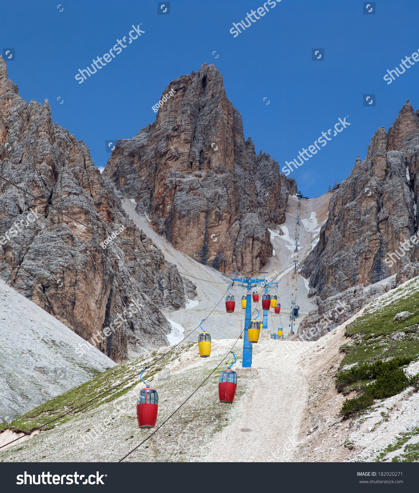 Piste cristallo vintage twoseat cable car stock photo 182920271 ...